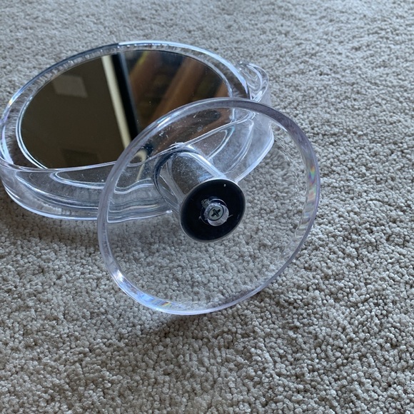 magnifying mirror 3X and regular. - Picture 5 of 5